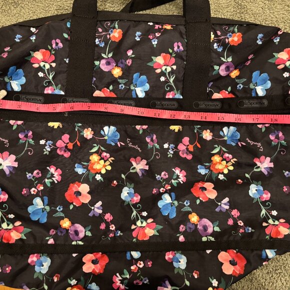 LeSportsac Weekender duffle bag in like new condition - Picture 6 of 7
